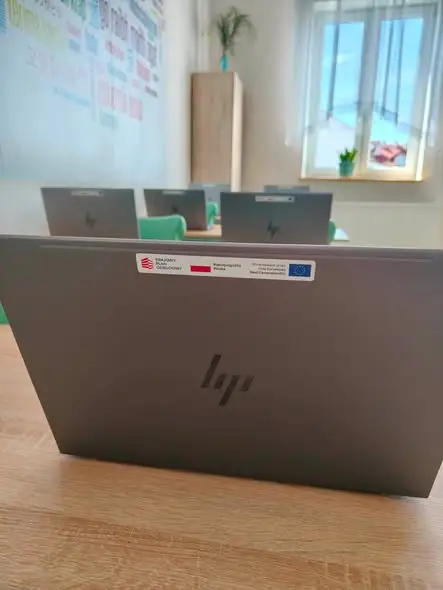 Nowoczesne pracownie i sprzęt komputerowy w Zespole Szkół w Radomyślu Wielkim dzięki KPO
