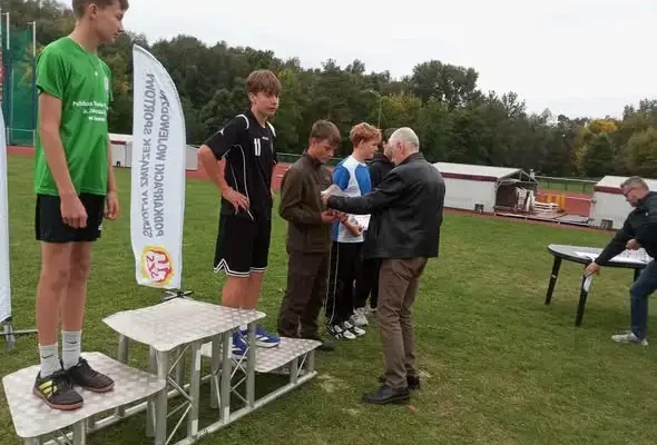 Brązowy medal i rekord szkoły w rzucie oszczepem dla Karola Rutkowskiego