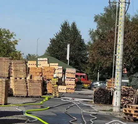 Ćwiczenia Powiatowej Kompanii Zaopatrzenia Wodnego w Rożniatach z udziałem OSP Padew