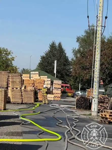 Ćwiczenia Powiatowej Kompanii Zaopatrzenia Wodnego w Rożniatach z udziałem OSP Padew