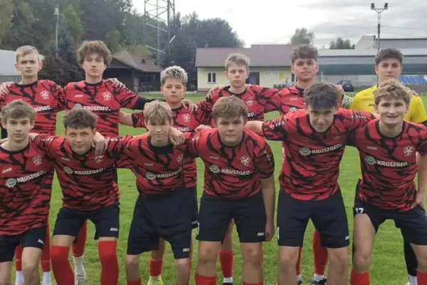 Juniorzy Starsi z Gminy Przecław wygrywają 10:3 w meczu z TEMPO CMOLAS