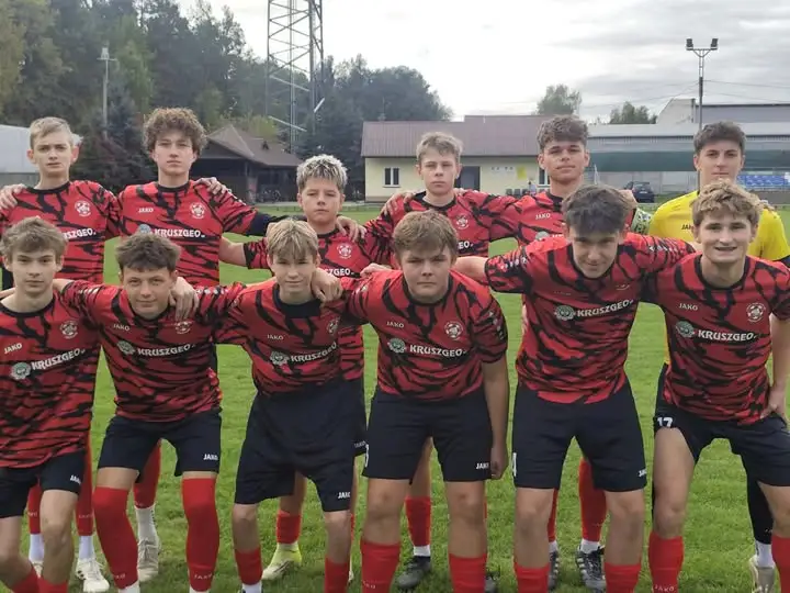 Juniorzy Starsi z Gminy Przecław wygrywają 10:3 w meczu z TEMPO CMOLAS