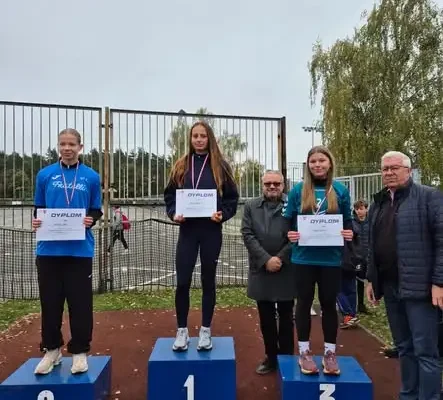 Mielec: sukcesy uczniów w biegach przełajowych – Nikola i Martyna na podium