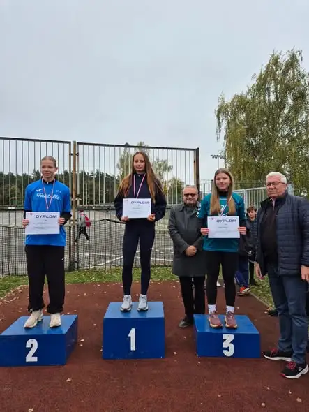 Mielec: sukcesy uczniów w biegach przełajowych – Nikola i Martyna na podium