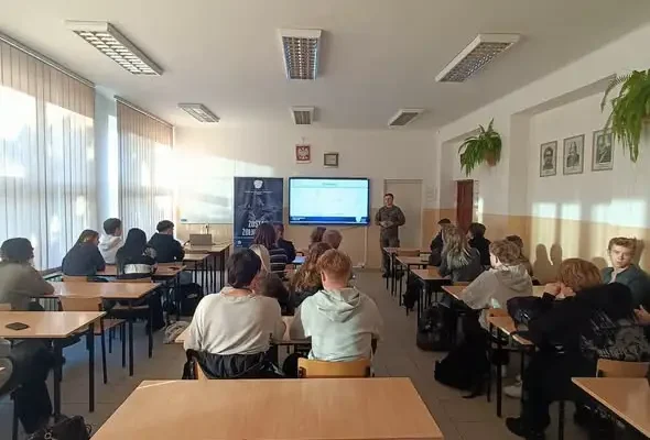 Wojskowi rekruterzy odwiedzili szkoły w Ropczycach, Mielcu, Żyrakowie i Dębicy
