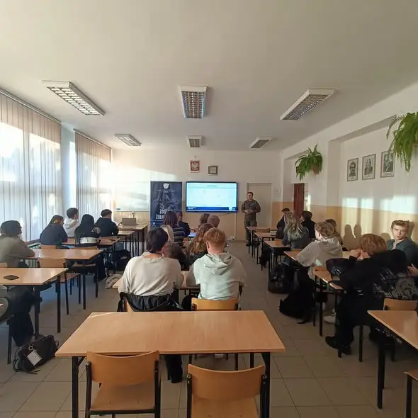 Wojskowi rekruterzy odwiedzili szkoły w Ropczycach, Mielcu, Żyrakowie i Dębicy