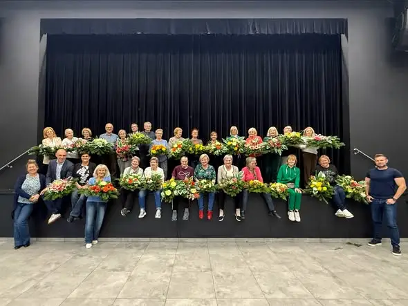 Warsztaty florystyczne w Pałacu Ostoja – wspólne tworzenie wiązanek