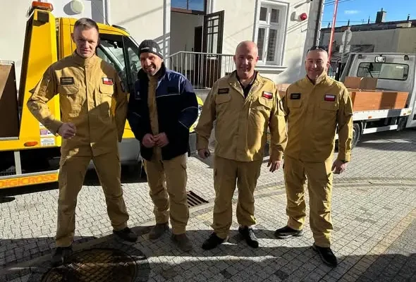 Strażacy z OSP Mielec pomogli w transporcie mebli do Szkoły Podstawowej nr 9
