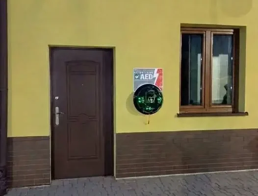 AED w remizie OSP Borowa dostępny całą dobę – gdzie szukać pomocy?