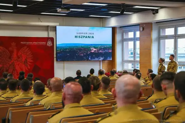Podziękowania dla polskich strażaków za misję w Hiszpanii – uroczystość w Akademii Pożarniczej